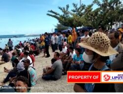 Ribuan Pengunjung Nias Pro Padati Pantai Sorake