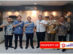 Pj Bupati Bekasi Dani Ramdan mengunjungi PT Indonesia Epson Industry .