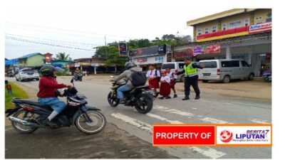 Sat Brimob Polda Kalbar Bantu Satuan Wilayah Atur Lalu Lintas