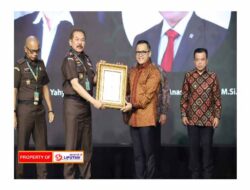 Dukung Reformasi Birokrasi Kejaksaan, Menteri PANRB Dianugerahi Penghargaan R. SOEPRAPTO AWARD