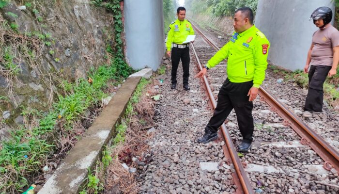 Unit Laka Lantas Polres Serang Olah TKP Kecelakaan Lalulintas 