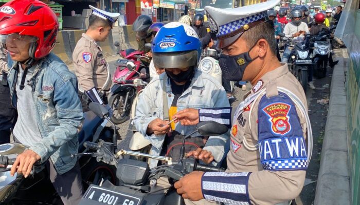 Hari Keempat Ops Zebra Maung 2024, Satlantas Polres Serang Laksanakan Gatur Himbauan Dan Teguran Pada Pengguna Jalan