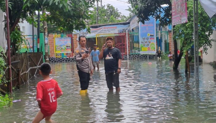 Pergelaran Cepat Anggota Kepolisian ke lokasi banjir oleh Kapolsek Cikande Polres Serang.