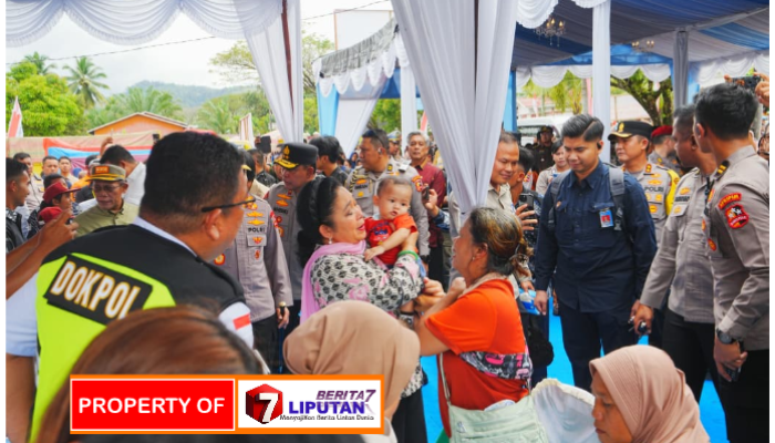 Tinjau Hunian Sementara Korban Bencana di Tapteng, Kapolri-Ketua Komisi IV Salurkan 16 Truk Bantuan Kemanusiaan
