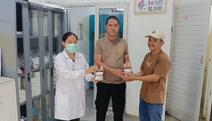 Respons Cepat Call Center 110! Dua Personel Polres Pakpak Bharat Selamatkan Pasien yang Butuh Donor Darah